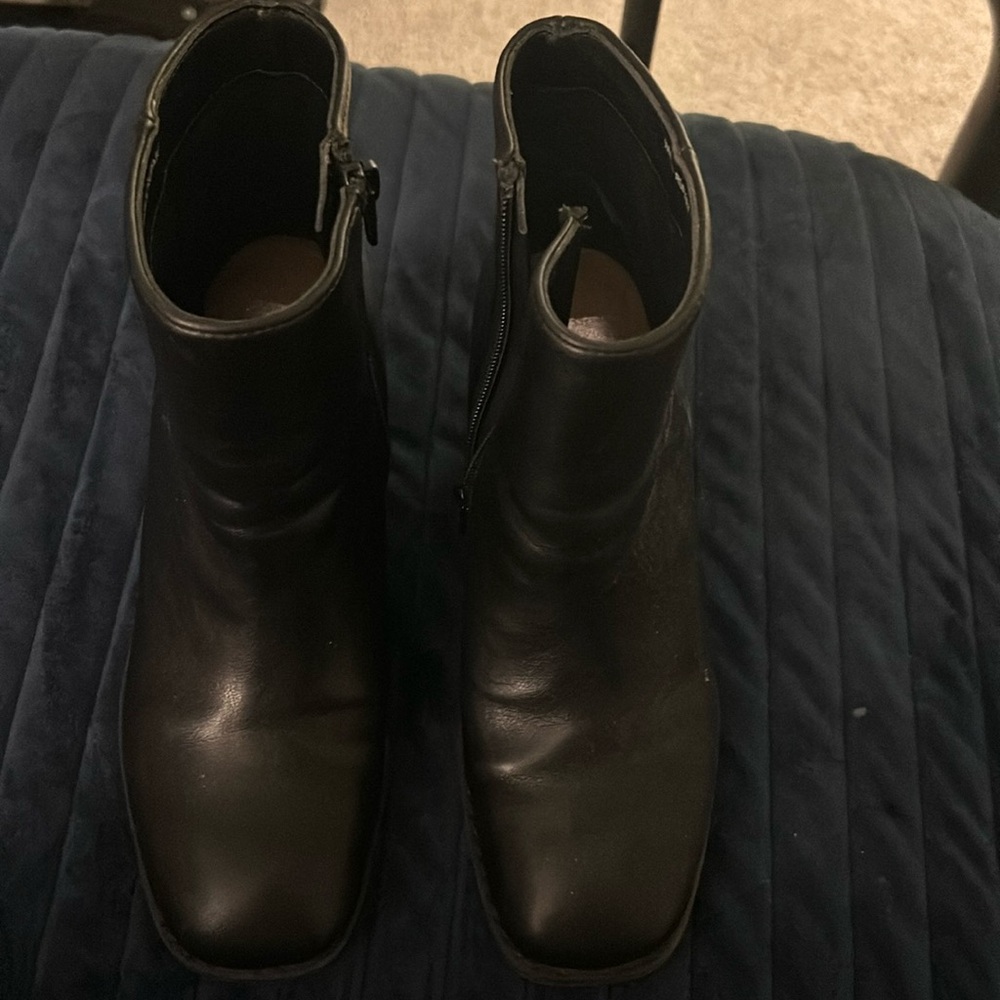dv Black wedge boot